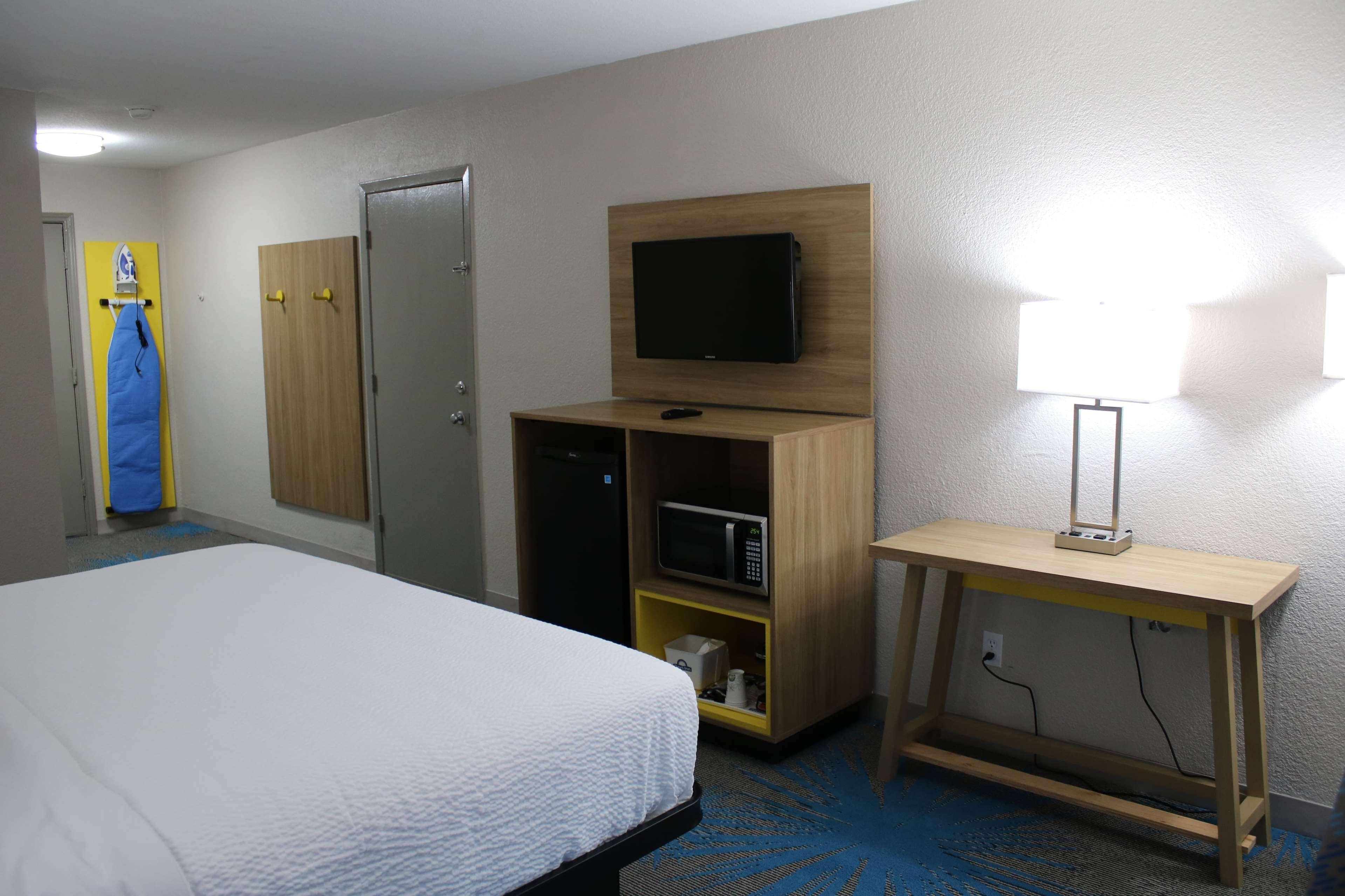 Days Inn By Wyndham Waco University Area Dış mekan fotoğraf