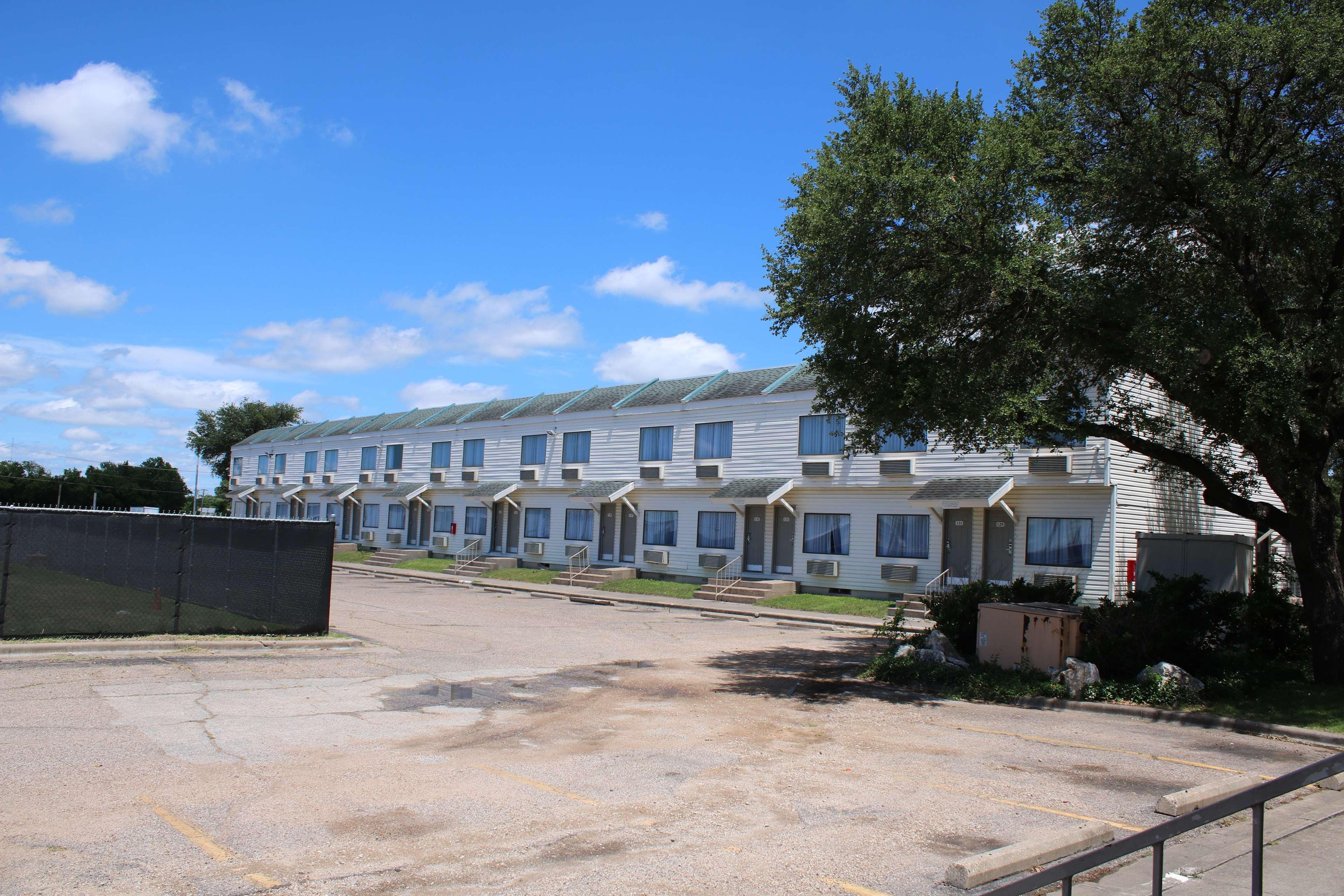 Days Inn By Wyndham Waco University Area Dış mekan fotoğraf