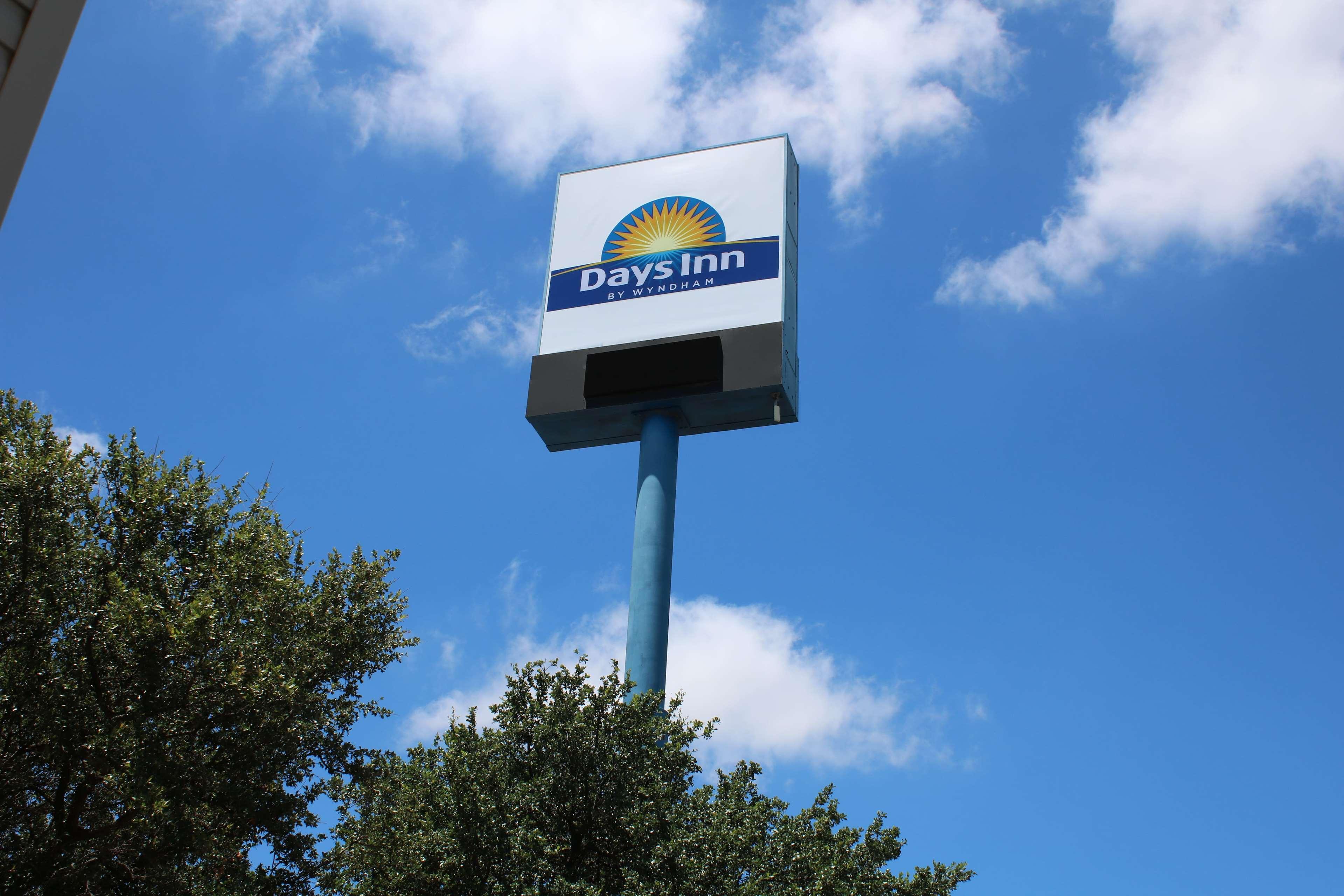 Days Inn By Wyndham Waco University Area Dış mekan fotoğraf
