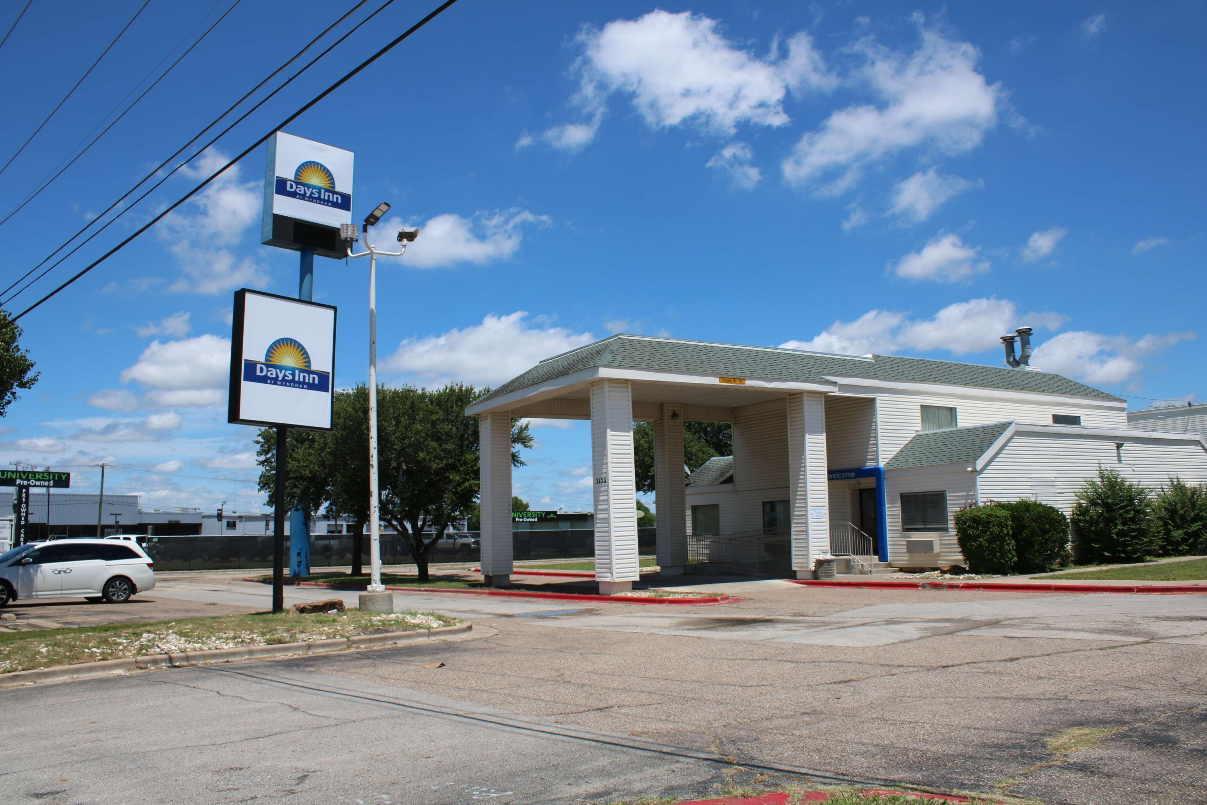 Days Inn By Wyndham Waco University Area Dış mekan fotoğraf