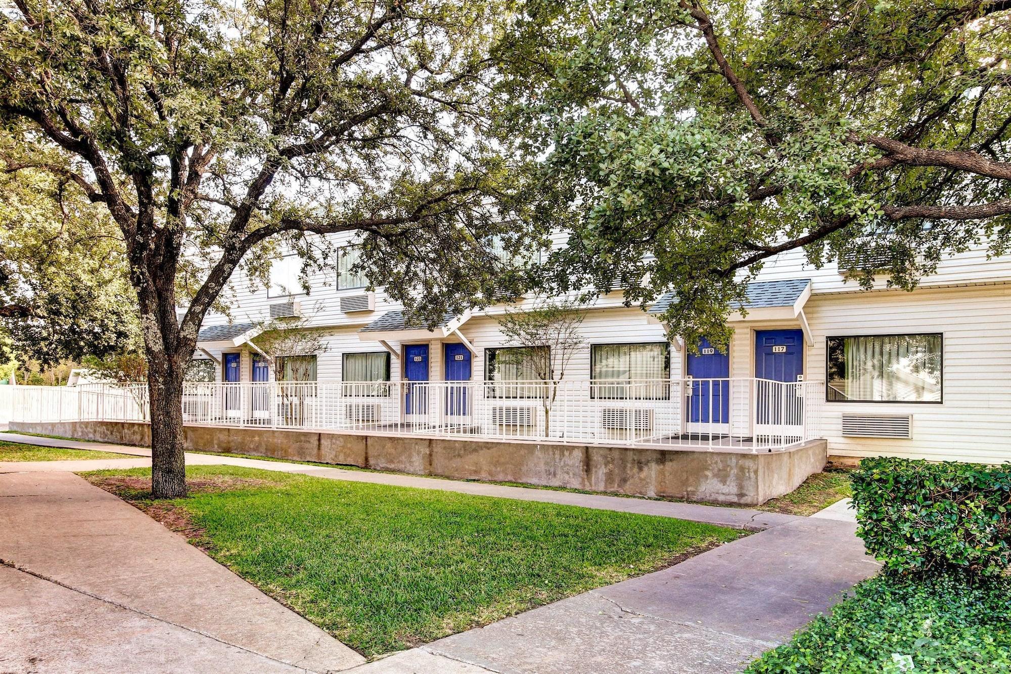 Days Inn By Wyndham Waco University Area Dış mekan fotoğraf