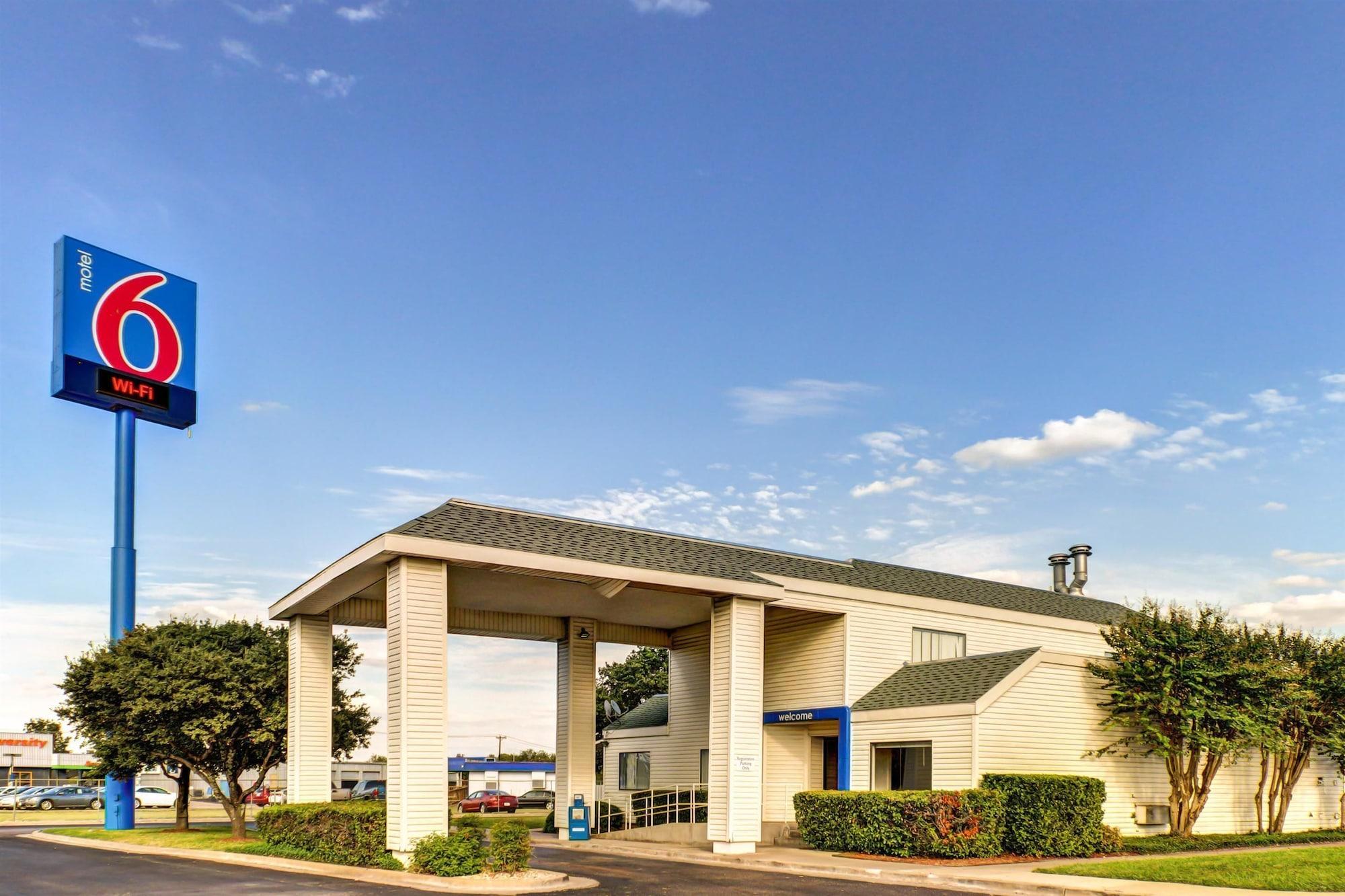 Days Inn By Wyndham Waco University Area Dış mekan fotoğraf